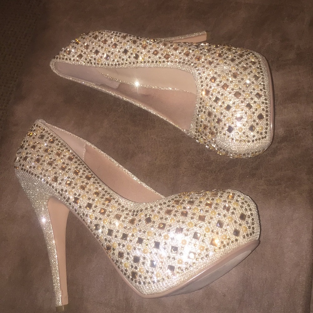 Gold Stoned Heels💟.